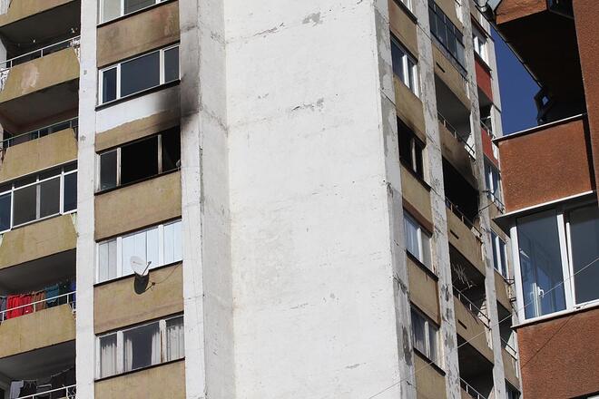 Нанесени са щети на апартамента и е изгоряло домашно имущество