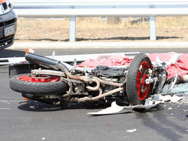 Моторист загина на място в катастрофа до Троян
