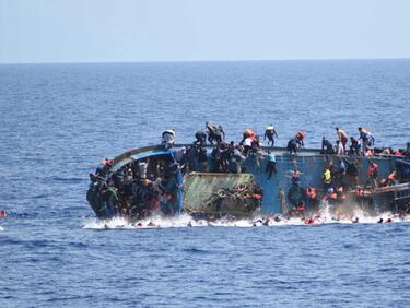 Вадят още тела на удавени мигранти край Египет! Жертвите вече са 42