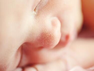 Роди се първото дете с ДНК от трима души