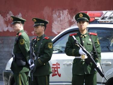 Касапница в Китай! Мъж уби родителите си и още 17 съседи
