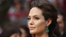 Анджелина Джоли нае с децата си имение в Хидън Хилс