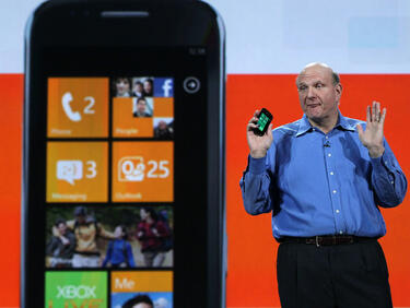 Шефът на Microsoft: Apple играят на дребно