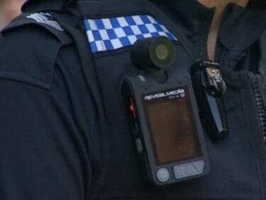 Лондонските полицаи вече с камери на униформите