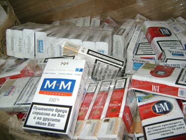 Ловят разпространители на контрабандни цигари 