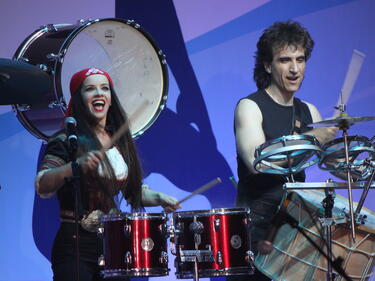 Вижте трите песни на Елица и Стунджи за Евровизия 2013