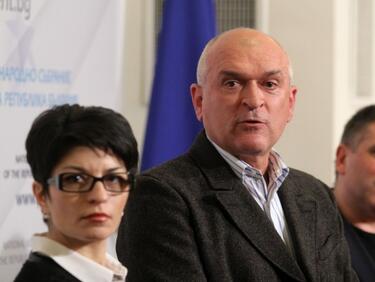 ГЕРБ скоростно внесе в парламента въпросите от референдума на Слави
