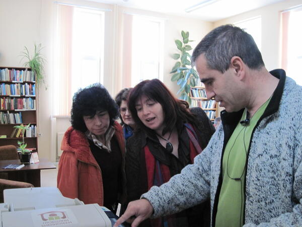 Всички участници получиха удостоверения за успешно завършено обучение от Програма "Глоб@лни библиотеки - България”