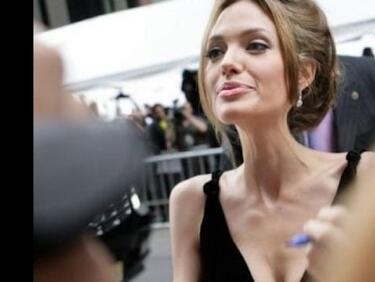 Анджелина Джоли се стопи до 34 кг