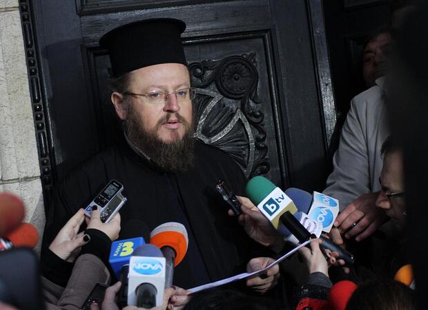Главният секретар на Светия синод епископ Наум