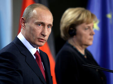 Меркел разкритикува Путин за неспазването на човешките права