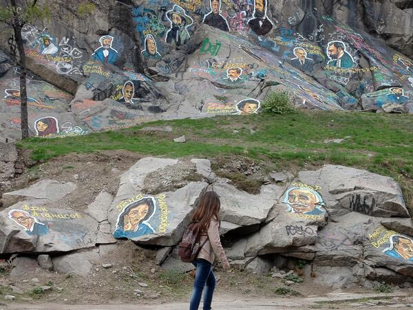 Скандалната изложба на художника Стойко Гъмов върху източната част на "Сахат тепе" в Пловдив