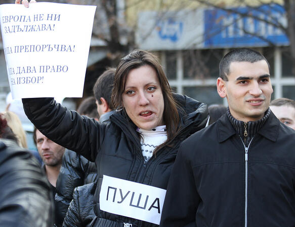 "Бунтът на масите" с цигара 