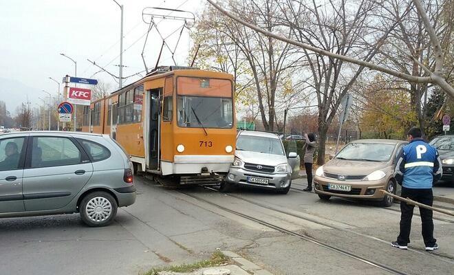 Това стана на изхода от паркинга на мол City Center.
