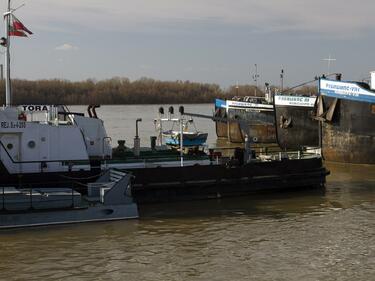 Многото кораби по Дунав нарушават екоравновесието