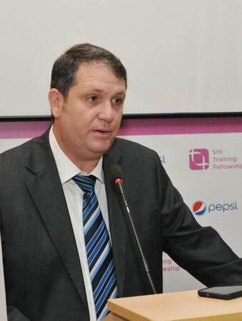 Професор Йехуда Адлер, председател на журито и председателят на стажантските програма на болници &bdquo;Шеба&rdquo;