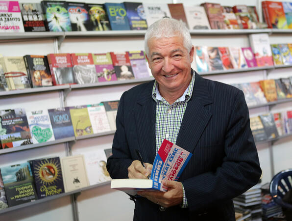 Австралийският автор и водещ Алън Пийз, който е гост на 31-вия Софийски международен панаир на книгата