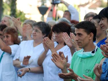 110 години болница "Пирогов" помага на българите