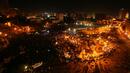 Демонстранти пробиха барикадите на двореца в Кайро