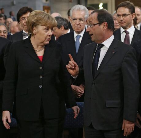 Германският канцлер Ангела Меркел и френският президент Франсоа Оланд заедно на церемонията