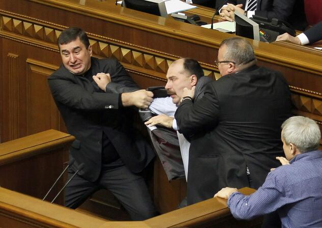 Сблъсъци в украинския парламент