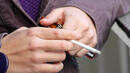 Комисия в НС мисли за пушенето на закрито. До стените ѝ - протест