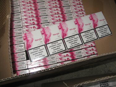 Близо 5000 къса цигари откриха в магазин за промишлени стоки