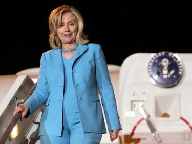 Хилари Клинтън се завръща след месец отсъствие