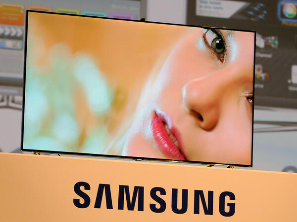 Телевизорът F8000 HDTV - едно от технологичните бижута на Samsung на тазгодишният CES в Лас Вегас