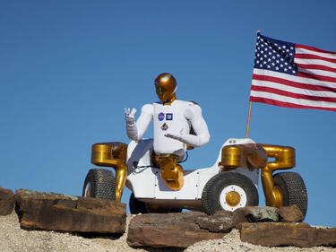 Робонавтът на НАСА ще бъде разопакован този месец