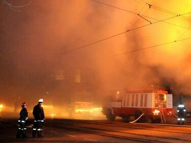 Запалена свещ причинила пожара във Варна