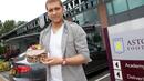Голямо признание за Стилиян Петров от феновете на Ливърпул
