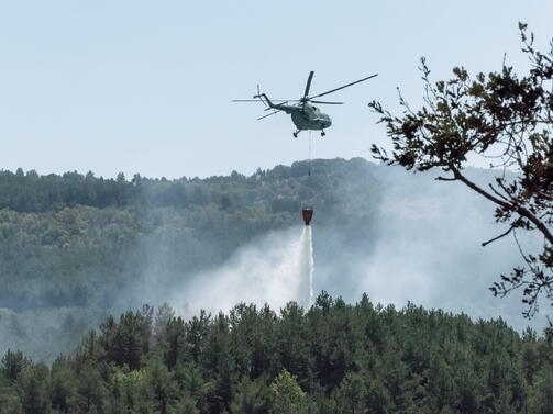 Борбата с пожарите в България продължава Военните продължават да помагат