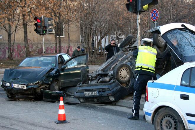 Двамата пострадали са откарани в болница