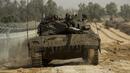 <p>Израелските танк се насочва към границата с Газа</p>