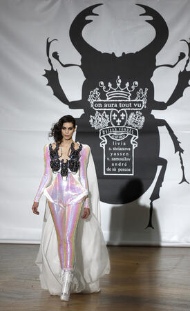 Българските дизайнери Ливия Стоянова и Ясен Самуилов представиха модната си колекция од котюр пролет/ лято 2013 в рамките на Седмицата на модата в Париж