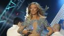 Бельото или рокля? Само Андреа си знае
