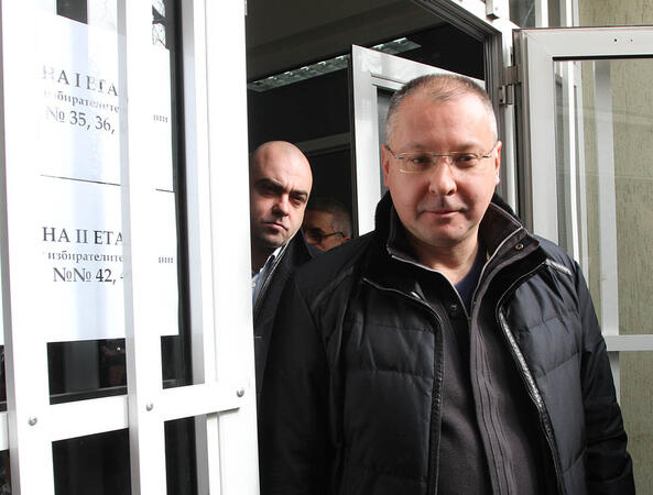 Лидерът на БСП Сергей Станишев, след като гласува в Националното музикално училище