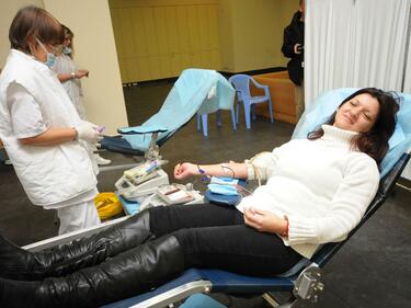 63 души дариха кръв по време на кампания в София