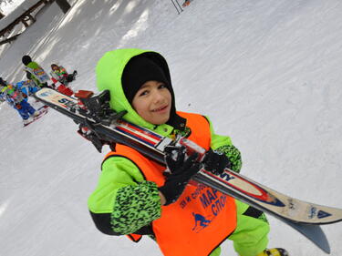Учиха деца, лишени от родителска грижа, да карат ски