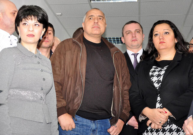 Премиерът Бойко Борисов, министърът на здравеопазването Десислава Атанасова и министърът на регионалното развитие Лиляна Павлова откриха обновеното отделение по гастроентерология във варненската болница "Св.Анна&rdquo;. Отделението разполага с 20 легла и е оборудвано с последен модел апаратура