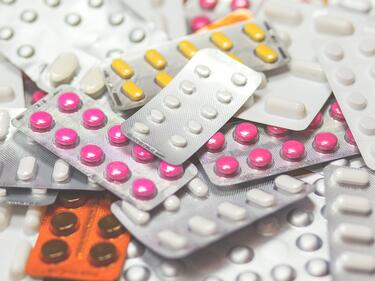 Държавата слага нови бариери пред износа на лекарства