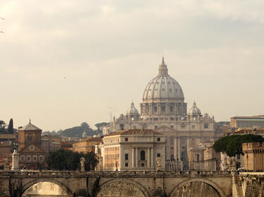 Как оттеглянето на папата може да се отрази на туристите?