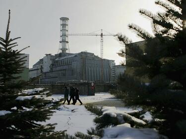 Сняг срути покрива на „Чернобил”