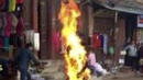 43-годишен се запали пред бюрото по труда в Нант