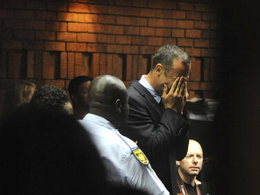 Оскар Писториус не успя да сдържи сълзите си в съда