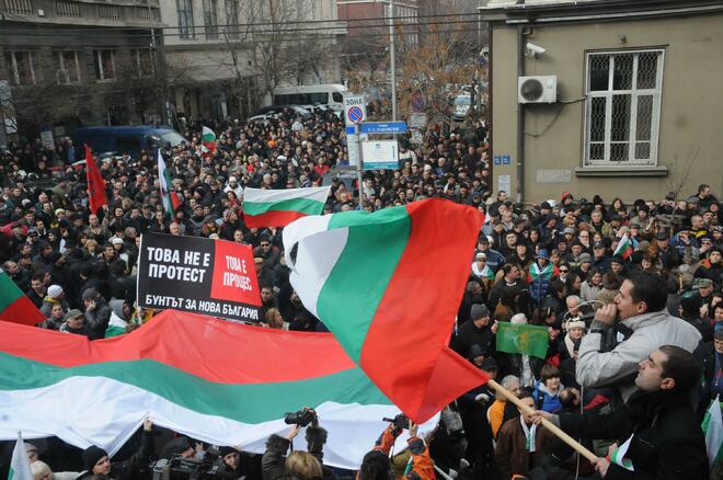 Поредни протести срещу високите сметки "взривиха" България