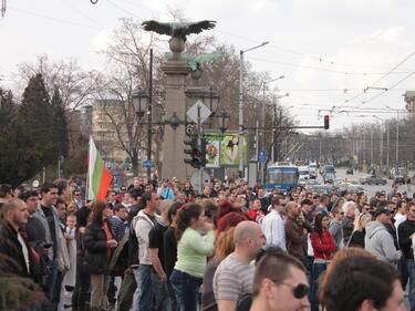 Протестиращи блокираха Орлов мост в София 