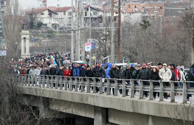 30 хиляди протестиращи във Варна блокираха Аспаруховия мост (ВИДЕО)