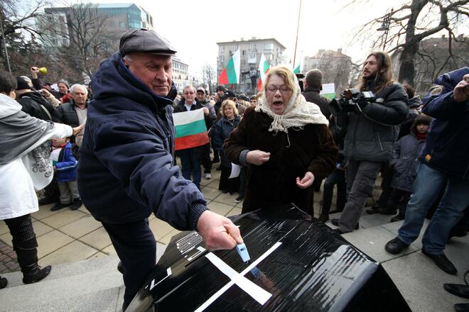 30 хиляди протестиращи във Варна блокираха Аспаруховия мост (ВИДЕО)